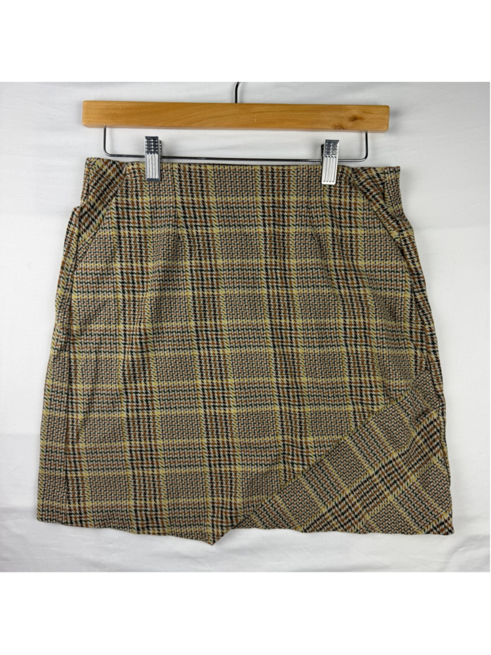 Cabi Preppy Plaid Mini Skirt Size Small Brown Stretch Pockets Asymmetric Overlay
